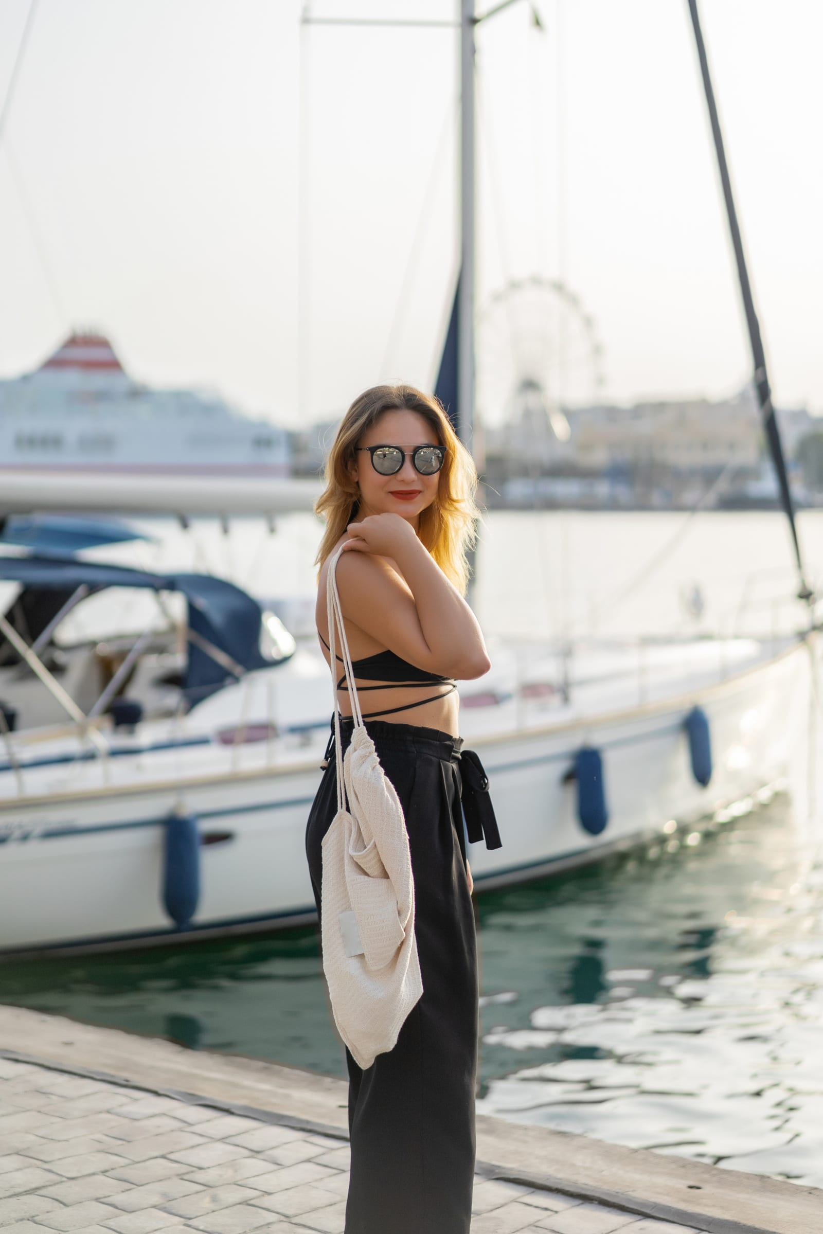 Yacht privati ormeggiati nel porto turistico
